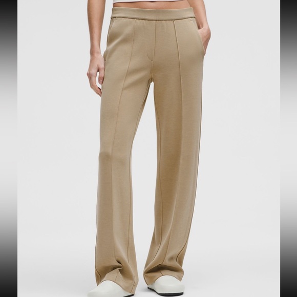 Lululemon | Softstreme Pintuck Mid Rise Pant - Picture 1 of 16